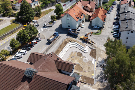 GRADNJA OTROŠKEGA IGRIŠČA RAKEK 11 FOTO LJUBO VUKELIČ